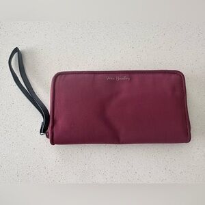 VERA BRADLEY NWT HAWTHORN ROSE ZIPS CLOSED LOTS OF STORAGE MIDTOWN RFID WALLET